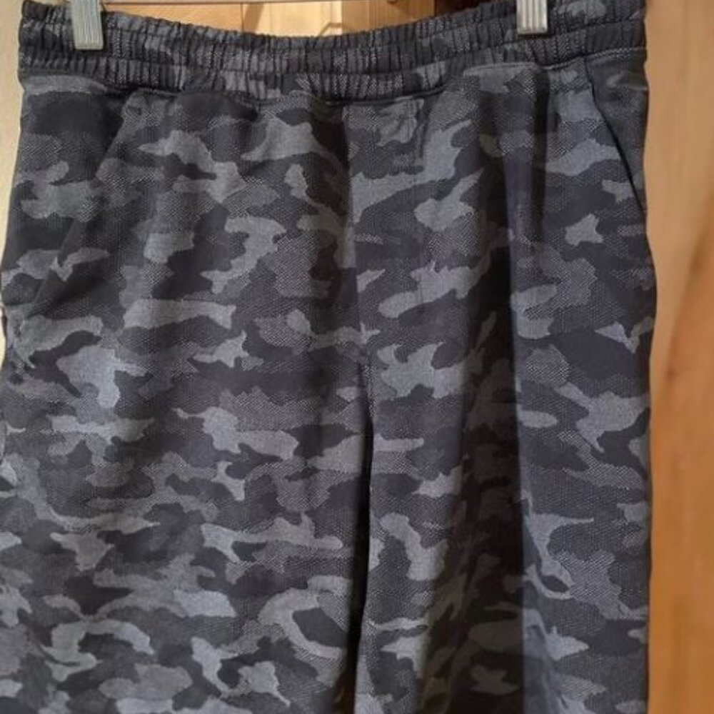 Lululemon men’s athletic shorts no liner